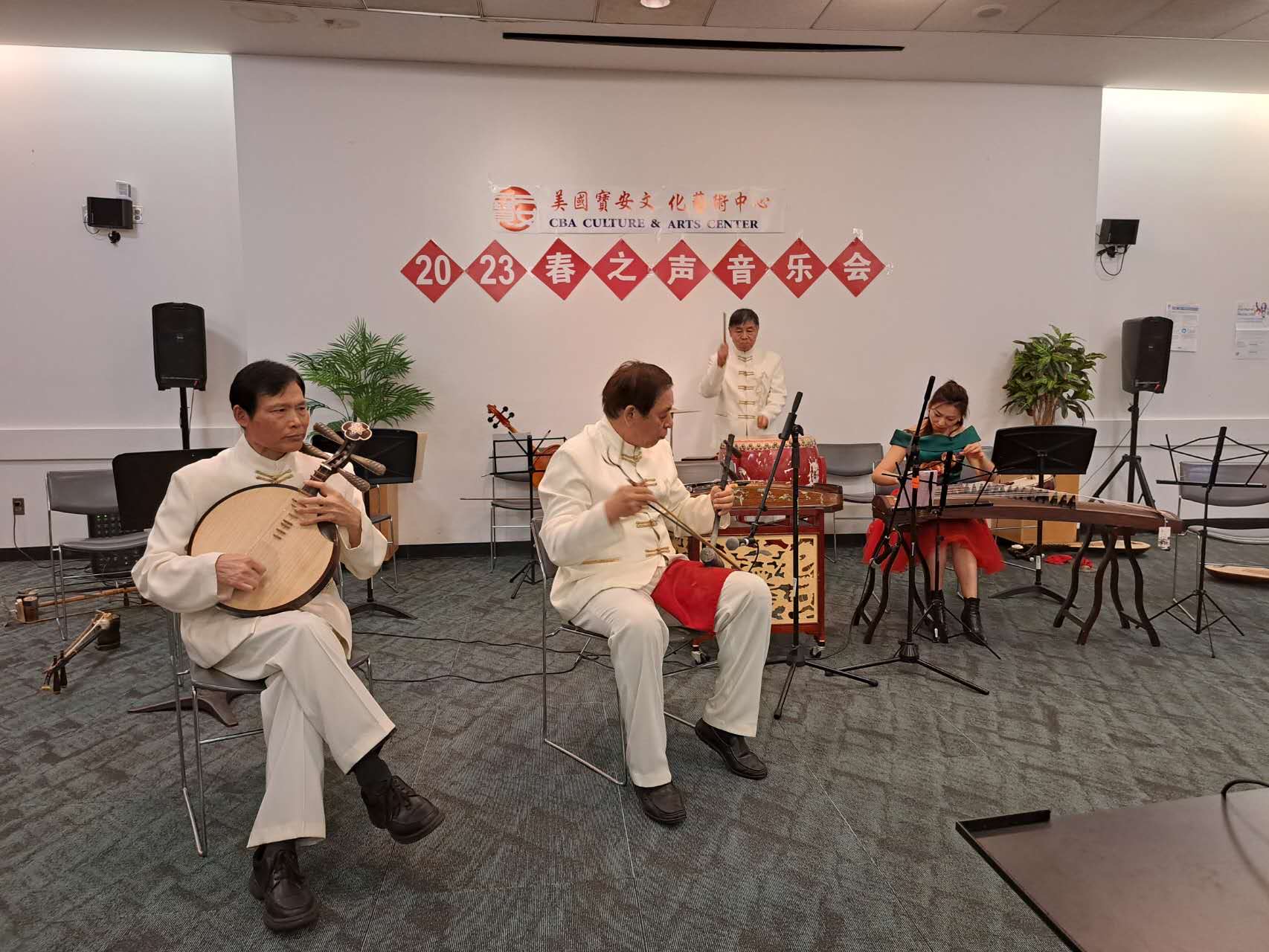纽约琵琶音乐学校师生参加2023年春之声音乐会，演奏琵琶、二胡、古筝等中国传统乐器